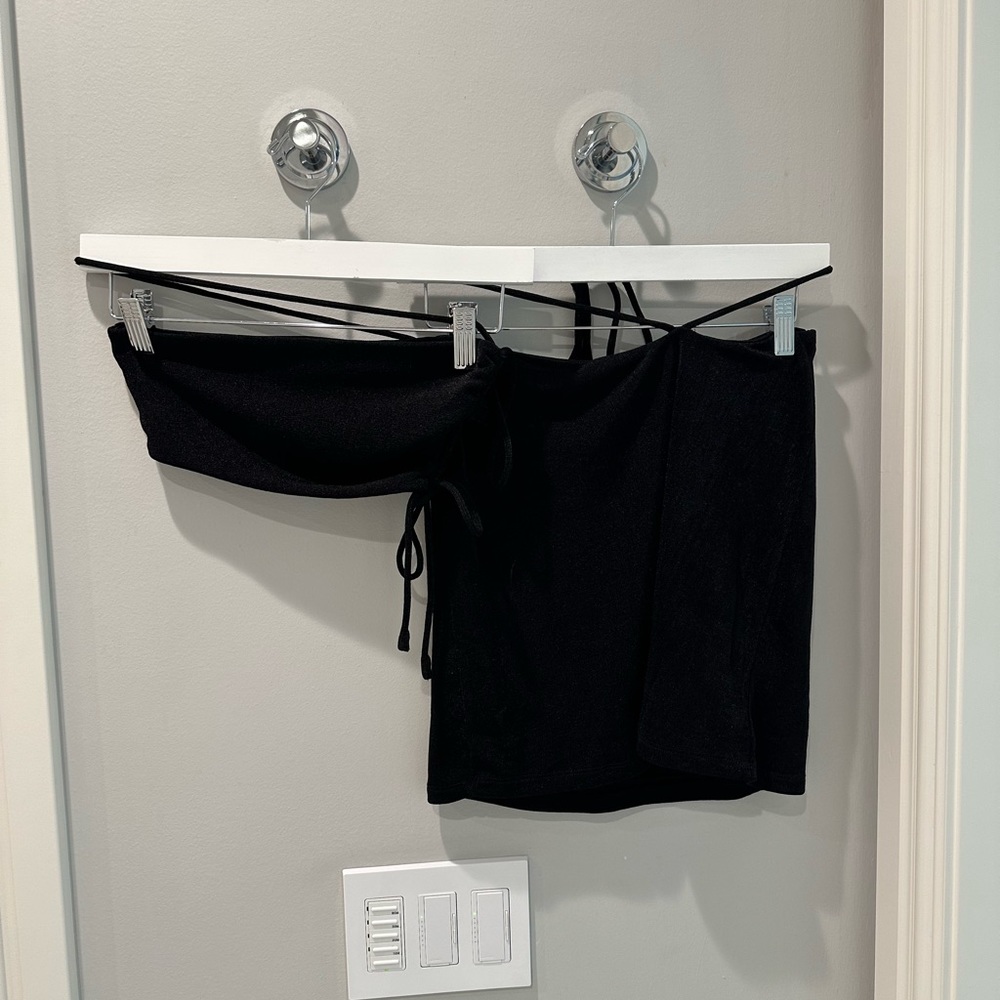 Princess polly 2 piece set. Ties around neck and waist.